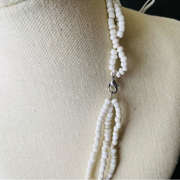 Elegant Beaded Necklace with Shell Pendant - Picture 6 of 7